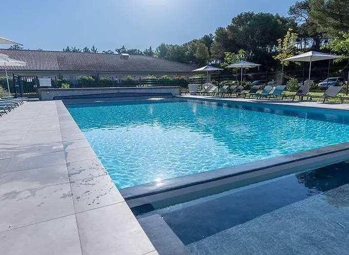 Kyriad Residence Cabries - Plan De Campagne