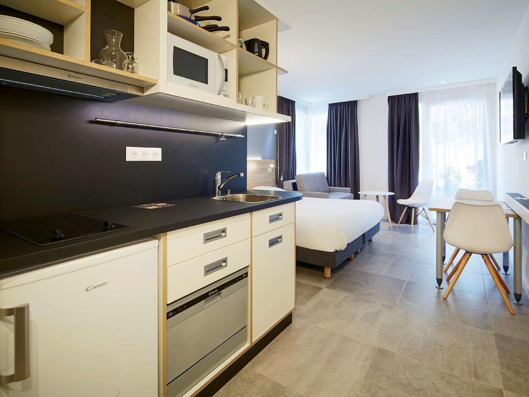 Kyriad - Plan De Campagne Aparthotel