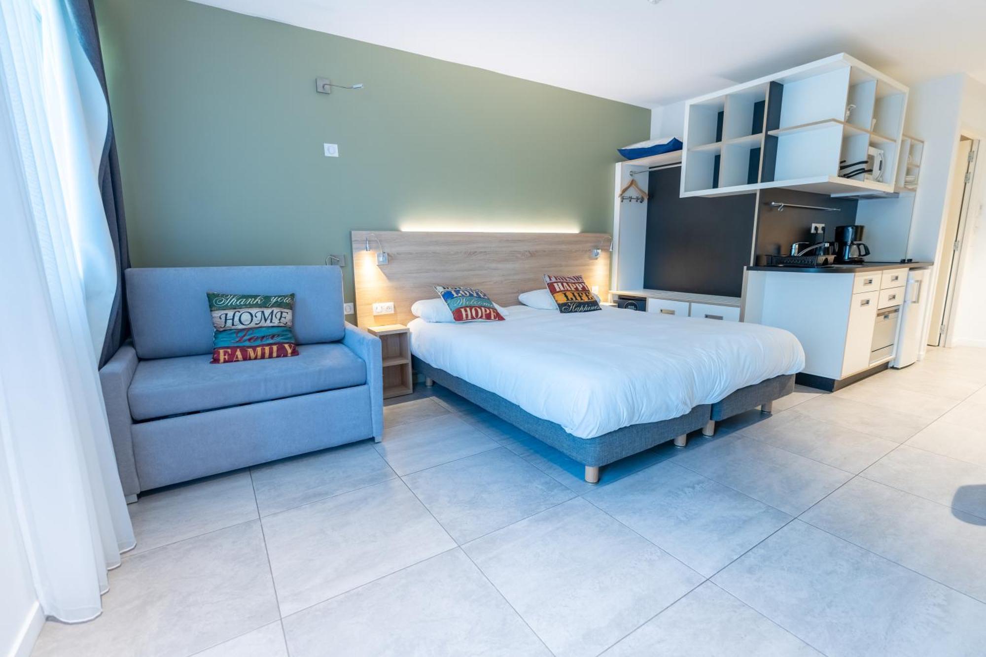 Kyriad - Plan De Campagne Aparthotel 3*