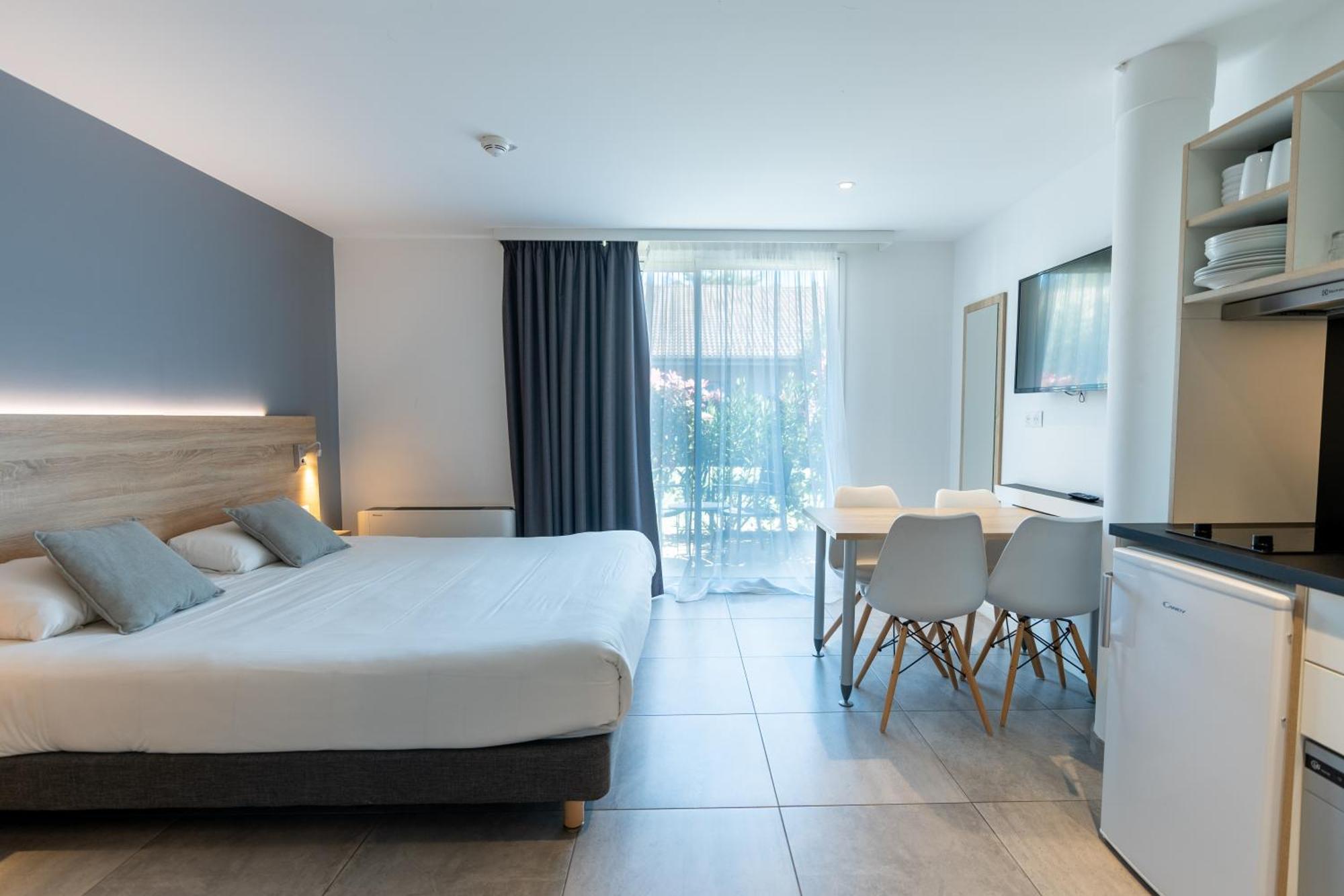 Kyriad - Plan De Campagne Aparthotel 3*