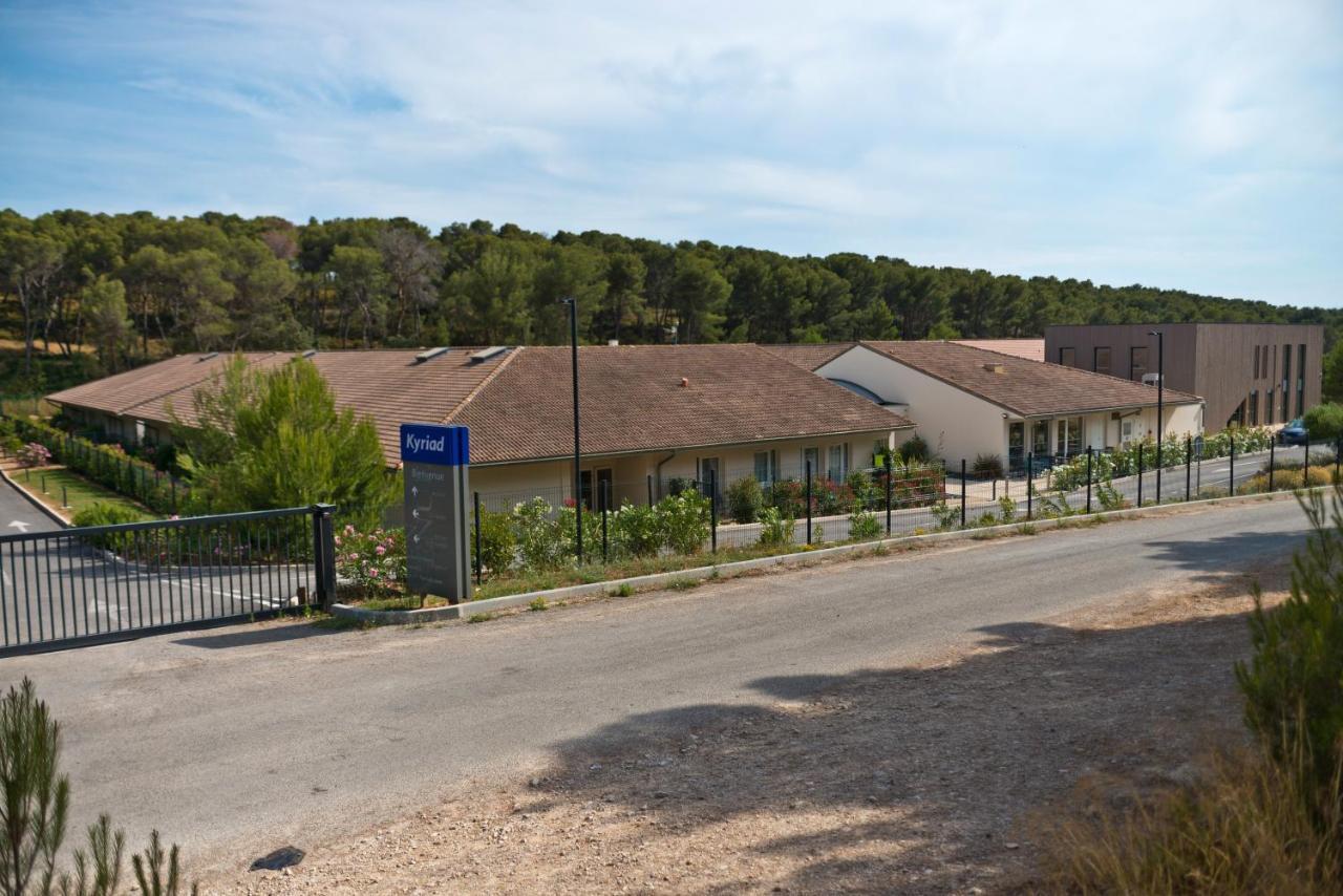 Kyriad - Plan De Campagne Aparthotel